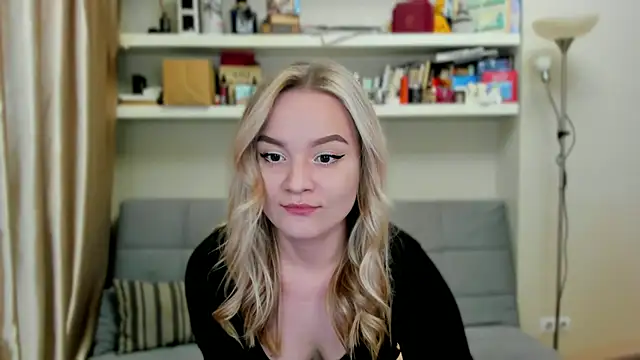 Kara Smith  online show from October 1, 2025, 10:38 pm