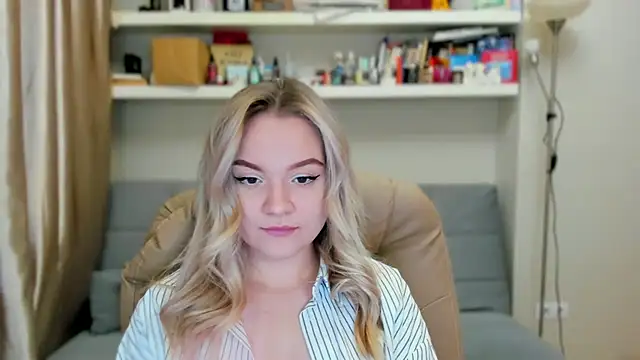 Kara Smith  online show from November 9, 2025, 10:30 pm