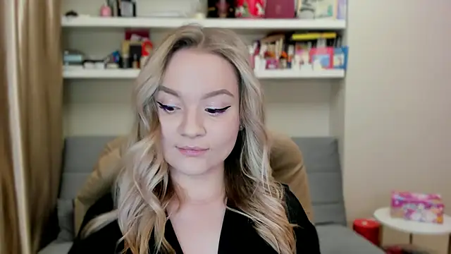 Kara Smith  online show from March 29, 2026, 10:32 pm