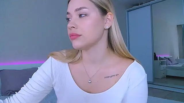 Snapshot of DIANAxxxDIAMOND chatting on October 2, 2025, 8:54 am DIANAxxxDIAMOND online show from October 2, 2025, 8:54 am