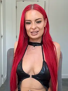 Snapshot of FariBanxOfficial chatting on October 7, 2025, 12:35 pm FariBanxOfficial online show from October 7, 2025, 12:35 pm