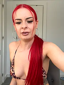 Snapshot of FariBanxOfficial chatting on October 18, 2025, 12:39 pm FariBanxOfficial online show from October 18, 2025, 12:39 pm