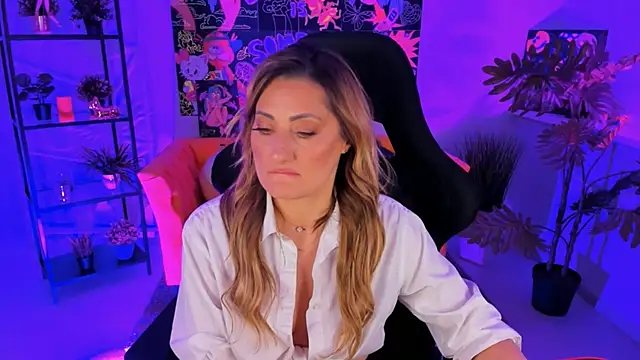 Snapshot of SarahAlluring chatting on March 22, 2025, 4:37 pm SarahAlluring online show from March 22, 2025, 4:37 pm