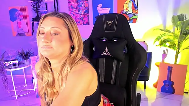 Snapshot of SarahAlluring chatting on November 3, 2025, 11:33 am SarahAlluring online show from November 3, 2025, 11:33 am