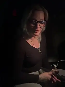 Snapshot of Curvy-Cleo chatting on October 26, 2025, 10:36 pm Curvy-Cleo online show from October 26, 2025, 10:36 pm