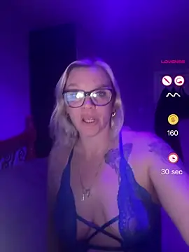 Curvy-Cleo online show from May 7, 2026, 8:36 pm