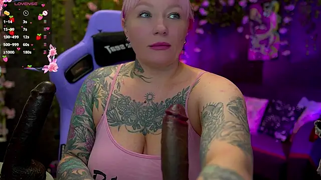 Snapshot of BlackedBarbie chatting on September 19, 2025, 2:29 pm BlackedBarbie online show from September 19, 2025, 2:29 pm