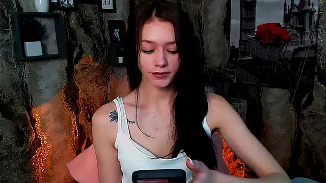 LanaTey online show from January 19, 2026, 2:43 pm