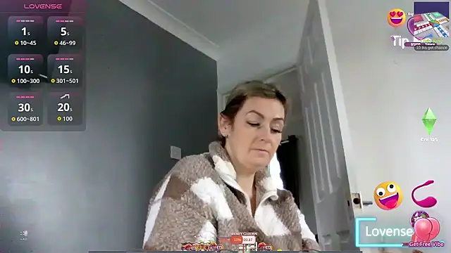 Snapshot of GoldenSquirter chatting on December 5, 2025, 9:18 am GoldenSquirter online show from December 5, 2025, 9:18 am