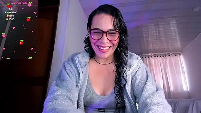 mia velvet1 online show from April 13, 2026, 12:43 pm