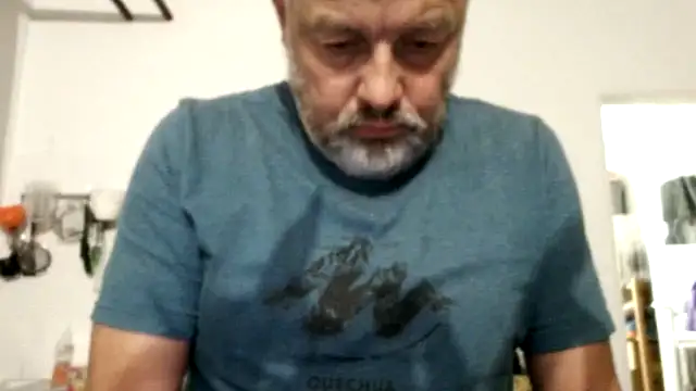 Snapshot of Berg_Boy chatting on September 30, 2025, 8:47 pm Berg Boy online show from September 30, 2025, 8:47 pm