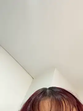 Snapshot of Ivelleee_ chatting on February 3, 2026, 9:42 pm Ivelleee online show from February 3, 2026, 9:42 pm