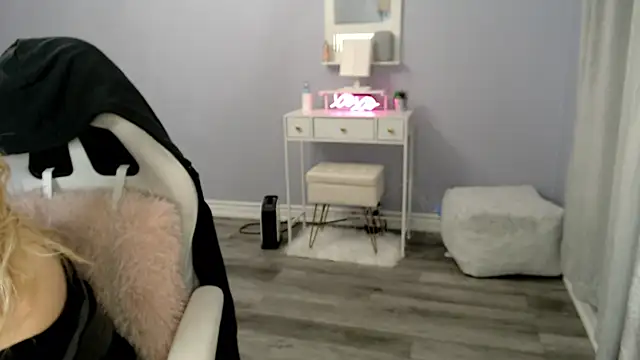 BellaStar84 online show from December 22, 2025, 11:40 am