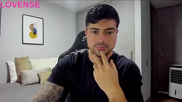 Snapshot of Dante_Storm chatting on October 19, 2025, 9:04 pm Dante Storm online show from October 19, 2025, 9:04 pm