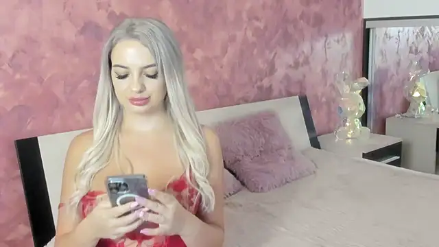 Snapshot of LesyaTouch chatting on October 1, 2025, 6:47 pm LesyaTouch online show from October 1, 2025, 6:47 pm