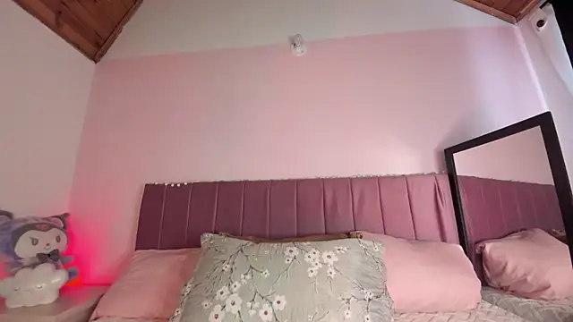 Snapshot of kitty-kryss chatting on October 24, 2025, 2:57 pm kitty-kryss online show from October 24, 2025, 2:57 pm