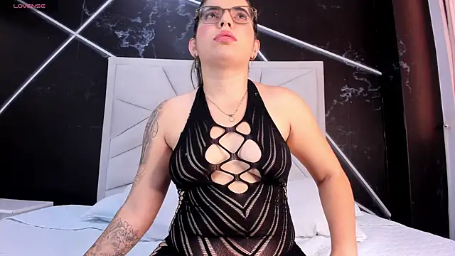 JulietSofia online show from May 28, 2026, 7:44 pm