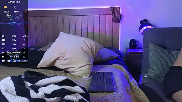 Xander Card online show from September 12, 2025, 4:01 am