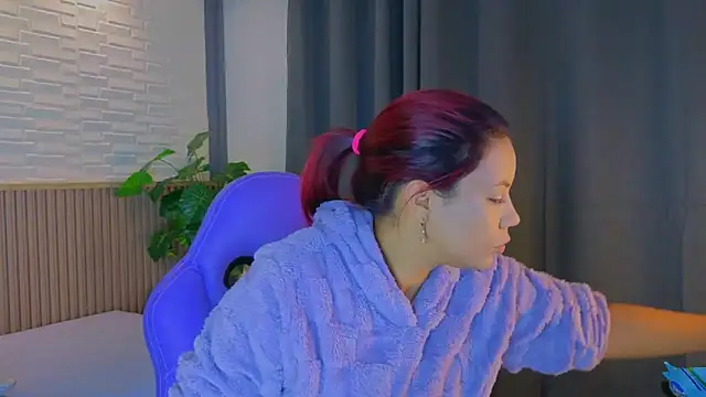 Snapshot of TiffanyWalk chatting on October 2, 2025, 11:28 am TiffanyWalk online show from October 2, 2025, 11:28 am