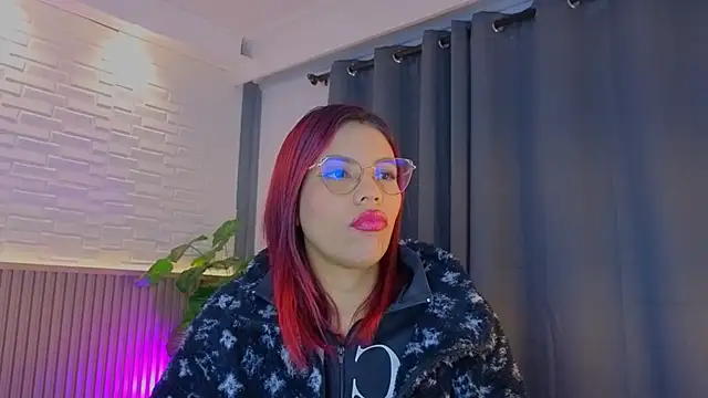 Snapshot of TiffanyWalk chatting on October 9, 2025, 10:35 am TiffanyWalk online show from October 9, 2025, 10:35 am