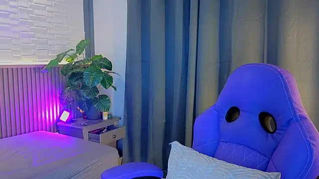 Snapshot of TiffanyWalk chatting on October 10, 2025, 10:47 am TiffanyWalk online show from October 10, 2025, 10:47 am