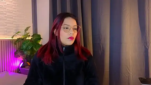 TiffanyWalk online show from November 28, 2025, 10:51 am