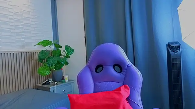 TiffanyWalk online show from February 26, 2026, 12:37 pm