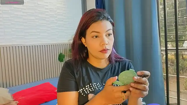 TiffanyWalk online show from April 16, 2026, 12:39 pm