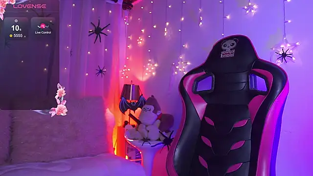 Madison Mayer online show from October 17, 2025, 12:41 pm