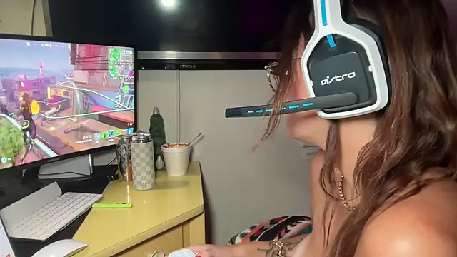 SpaceCowWhore online show from September 29, 2025, 1:11 am