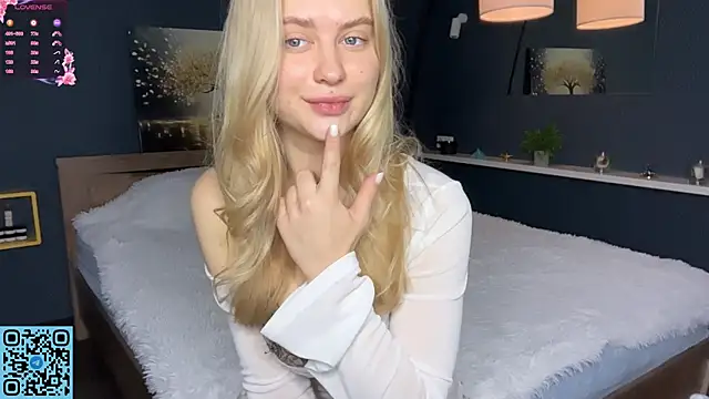 RadiantBliss online show from November 1, 2025, 7:27 pm