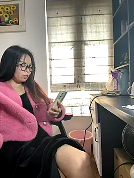 aa520uv online show from December 4, 2025, 4:33 am