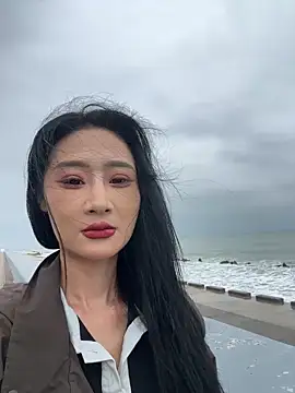 Snapshot of linger-23 chatting on October 22, 2025, 6:13 am linger-23 online show from October 22, 2025, 6:13 am