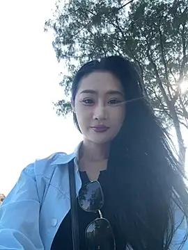 linger-23 online show from October 26, 2025, 7:14 am