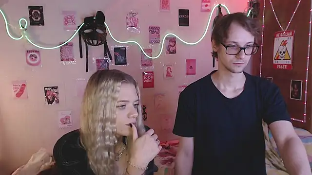 Snapshot of Your_Horny_Friends chatting on September 23, 2025, 1:36 pm Your Horny Friends online show from September 23, 2025, 1:36 pm