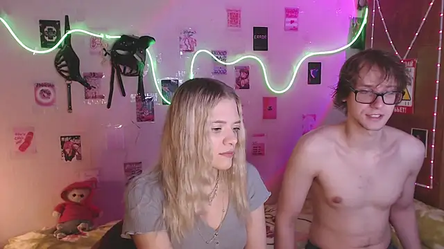 Snapshot of Your_Horny_Friends chatting on October 16, 2025, 12:06 pm Your Horny Friends online show from October 16, 2025, 12:06 pm