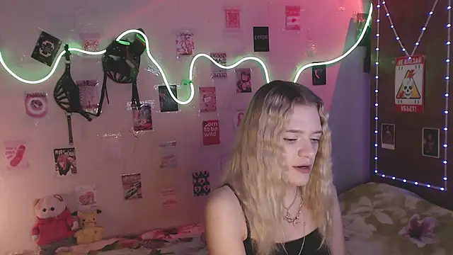 Snapshot of Your_Horny_Friends chatting on November 5, 2025, 10:26 am Your Horny Friends online show from November 5, 2025, 10:26 am