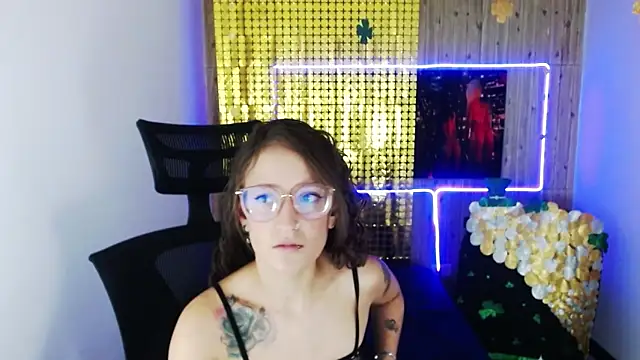 perla purpura online show from March 15, 2025, 1:40 pm