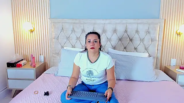 Hera goddesss online show from September 24, 2025, 3:48 pm