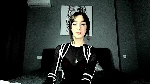 Snapshot of Elli_Lourence chatting on March 13, 2025, 8:32 pm Elli Lourence online show from March 13, 2025, 8:32 pm