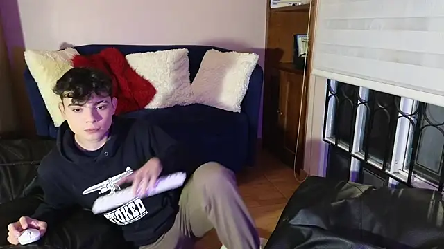 lukeboyce33 online show from January 6, 2026, 1:42 am