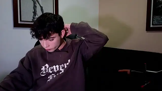 lukeboyce33 online show from April 8, 2026, 3:06 am