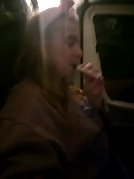 Snapshot of Amesthyst_destiny chatting on October 3, 2025, 11:35 pm Amesthyst destiny online show from October 3, 2025, 11:35 pm