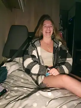 Snapshot of Amesthyst_destiny chatting on October 25, 2025, 8:14 pm Amesthyst destiny online show from October 25, 2025, 8:14 pm