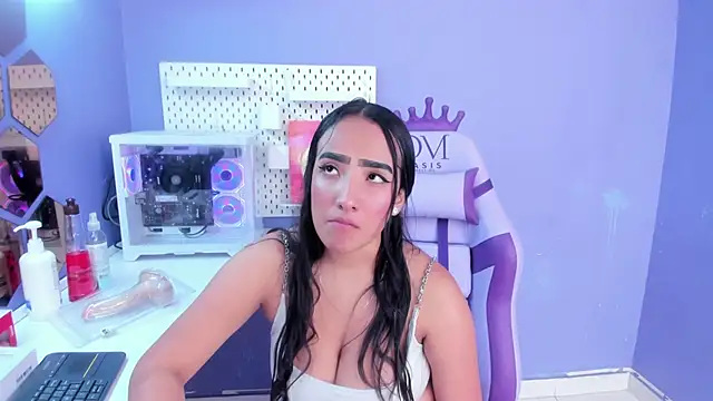 Alice 26  online show from February 4, 2026, 1:28 pm