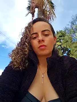 Snapshot of Sairy_ chatting on October 19, 2025, 9:04 pm Sairy online show from October 19, 2025, 9:04 pm