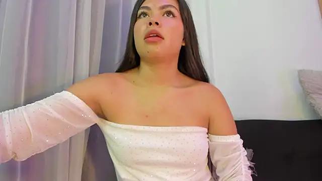 Pretty Johnson  online show from February 19, 2026, 12:23 pm