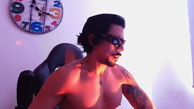 josemeirelesfox online show from October 7, 2025, 9:34 pm