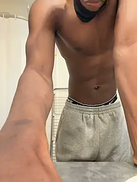 Snapshot of Renoirmonter chatting on March 26, 2026, 10:26 pm Renoirmonter online show from March 26, 2026, 10:26 pm