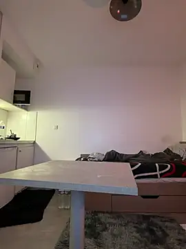 Snapshot of Renoirmonter chatting on April 9, 2026, 10:37 pm Renoirmonter online show from April 9, 2026, 10:37 pm